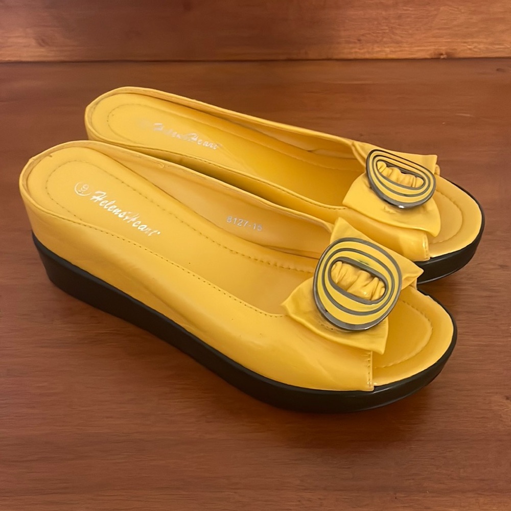 Helen’s Heart Wedges NWOT